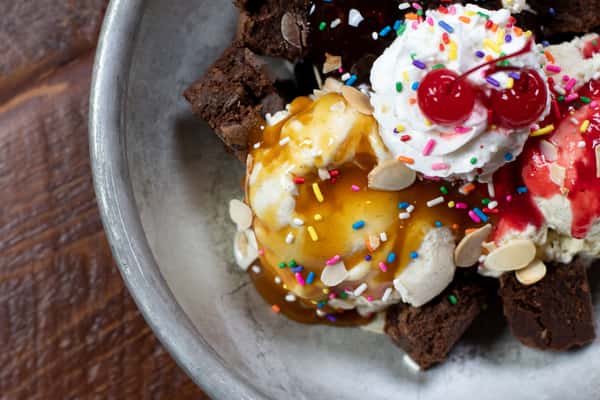 Ice cream sundae