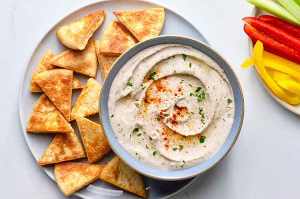 Roasted Garlic Hummus & Pita