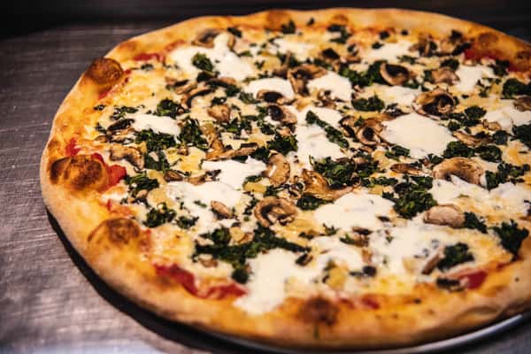 spinach garlic pizza