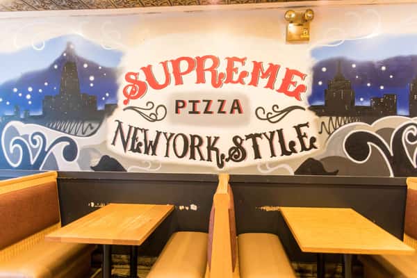 supreme pizza interior