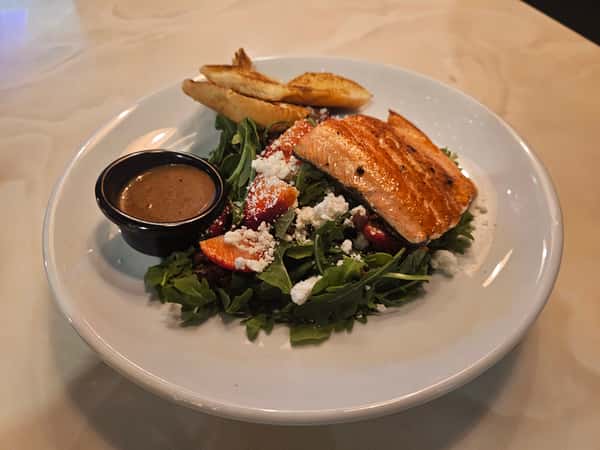organic arugula salad