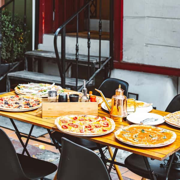 Pizza sharing for a group