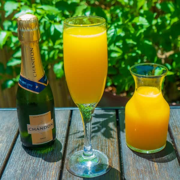 Boozy brunch: fruity mimosa recipe - Urbaine City