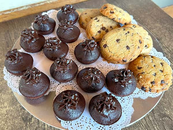 ASSORTED DESSERT PLATTER