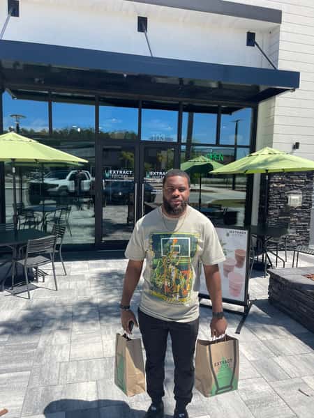 daniel in extract juicery store front