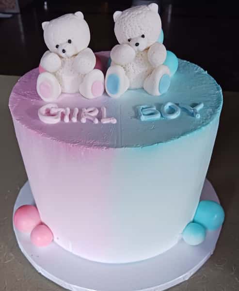 Gender Reveal cake from Chennai Cafe