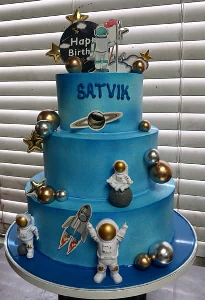 space theme cake from Chennai Cafe