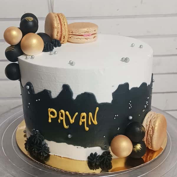 macroons cake from Chennai Cafe