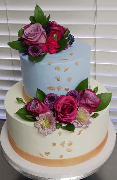 Flower theme cake from Chennai Cafe