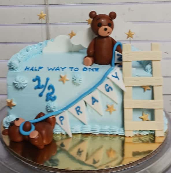 bear theme cake from Chennai Cafe