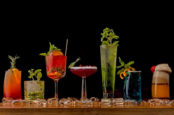 cocktails-and-mocktails-7235137_1280.jpg