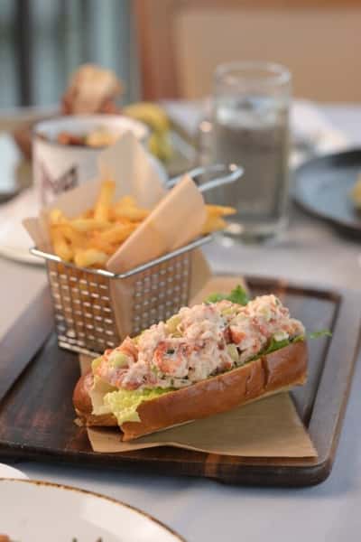 cold lobster roll