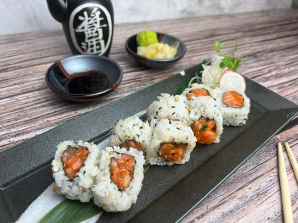 Spicy Salmon - Rolls
