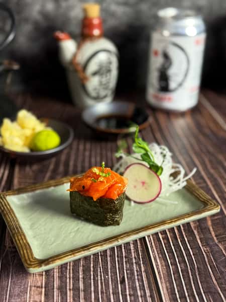 Spicy Salmon (Sushi)