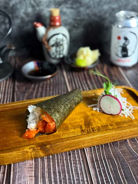 Spicy Salmon (Hand Roll)