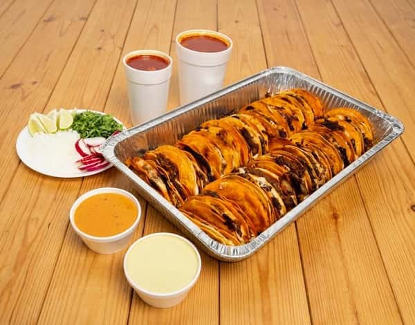 ¿Tienes un evento y no sabes qué dar de comer? ¡Nosotros nos encargamos! 

Nuestro combo de 30 Quesitacos es la solución ideal para que tus invitados queden encantados.🔥🥰 

#CateringPolloMaya #Quesitacos #CateringService #ComboFamiliar #PolloMayaSabor