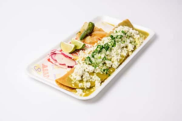 QUESADILLA BAnADA EN SALSA VERDE