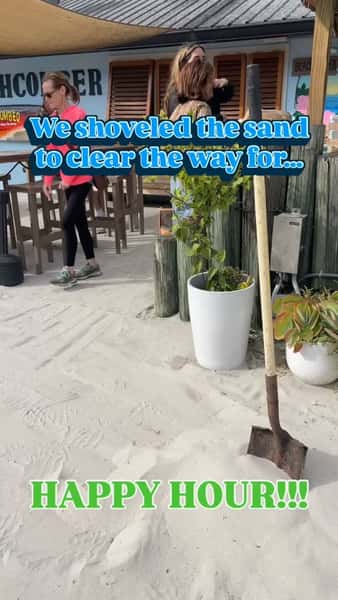 Nothing better than #happyhour on the #beach !!! We have Miss Lindsay behind the bar crafting amazing #cocktails and the best #seafood on #staugustinebeach !!!
SEA you soon!!!