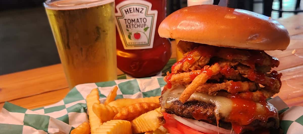 Mt. Dora - Froggers Grill and Bar - Bar & Grill in FL