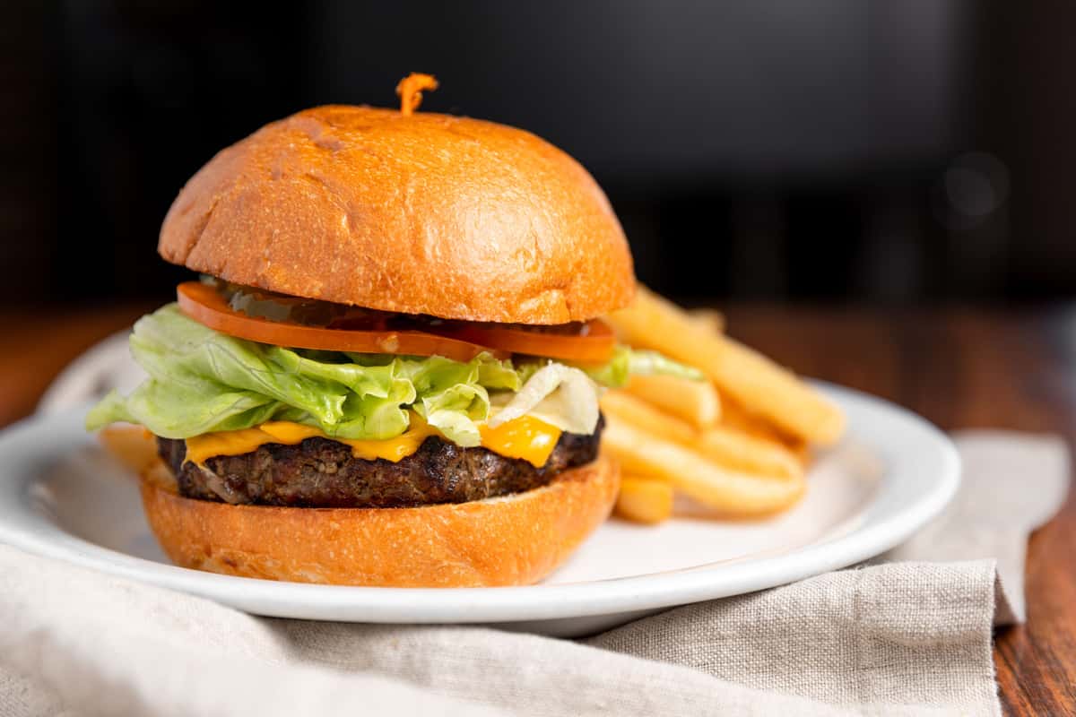 Classic Cheese Burger - Keno's Restaurant - American