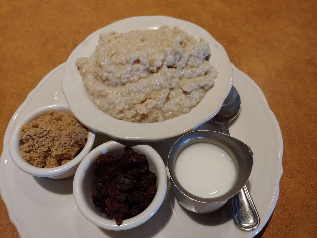 Oatmeal (390 cal)