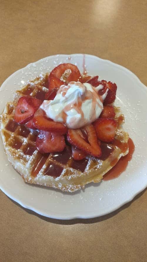 Fresh Stawberry Waffle (900 cal)