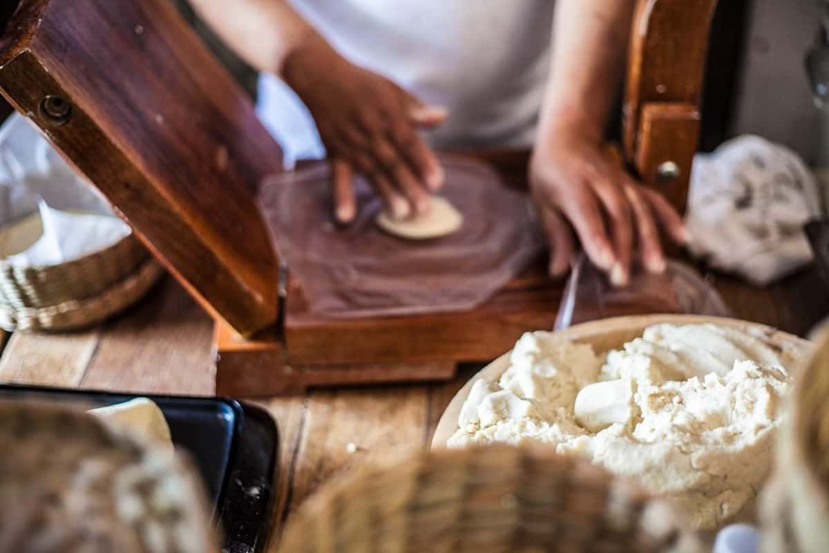 making tortilla