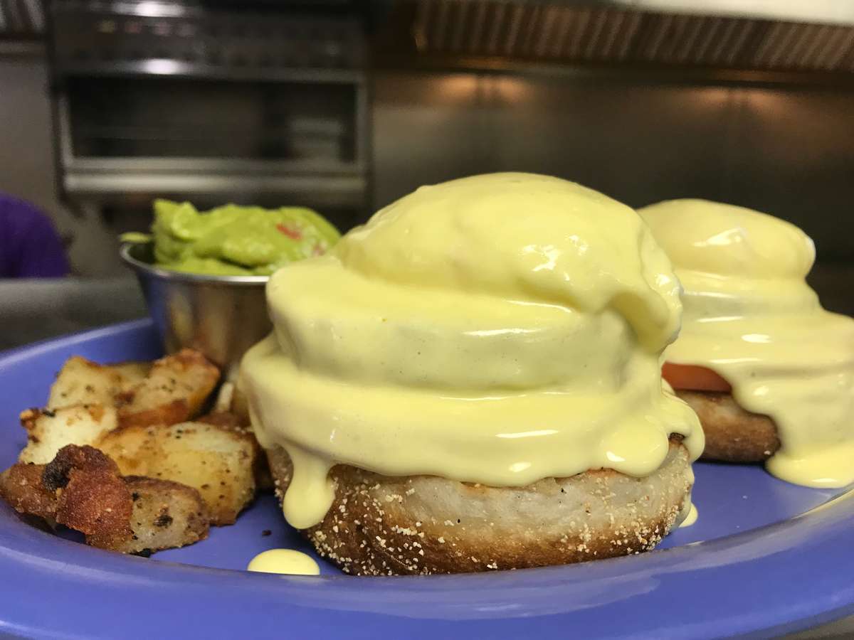 Poached egg with hollandaise