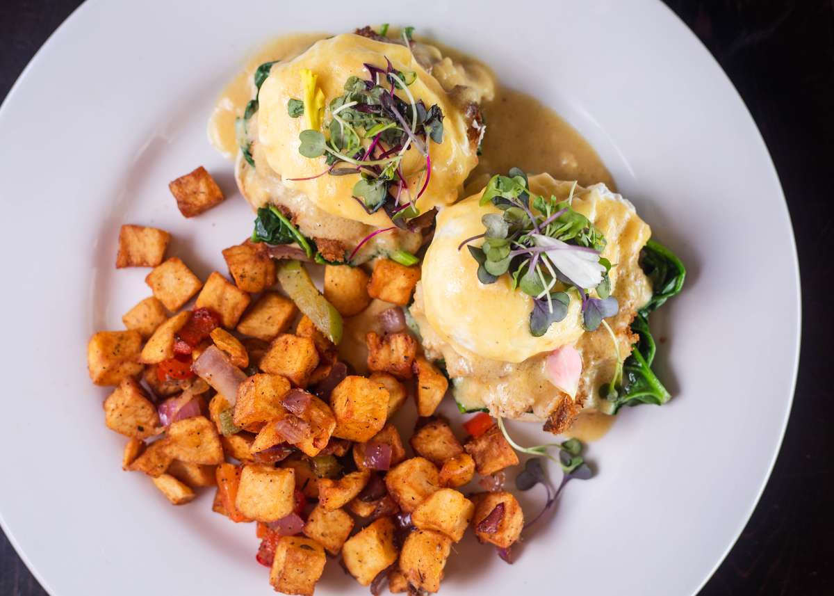 LUMP CRAB BENEDICT
