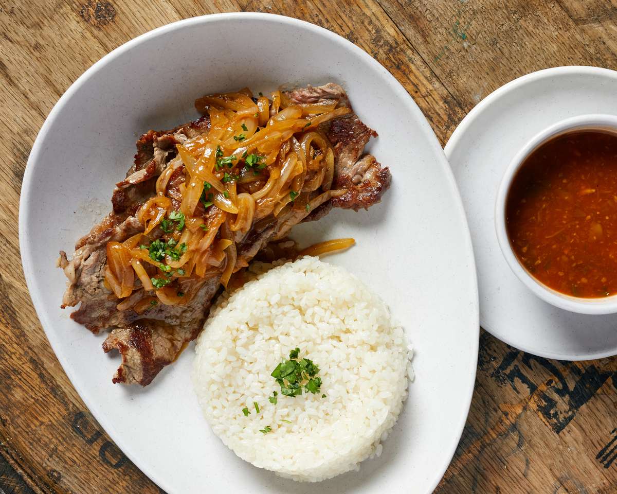 Bistec Encebollado