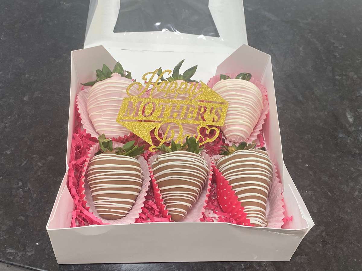 Mothers Day Gift Box! Chocolate Cover Strawberries 6 Pieces
