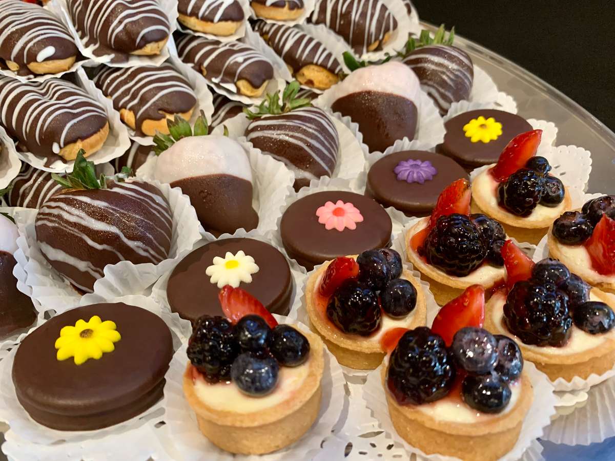 Sweet Tray Supreme - Max and Benny's
