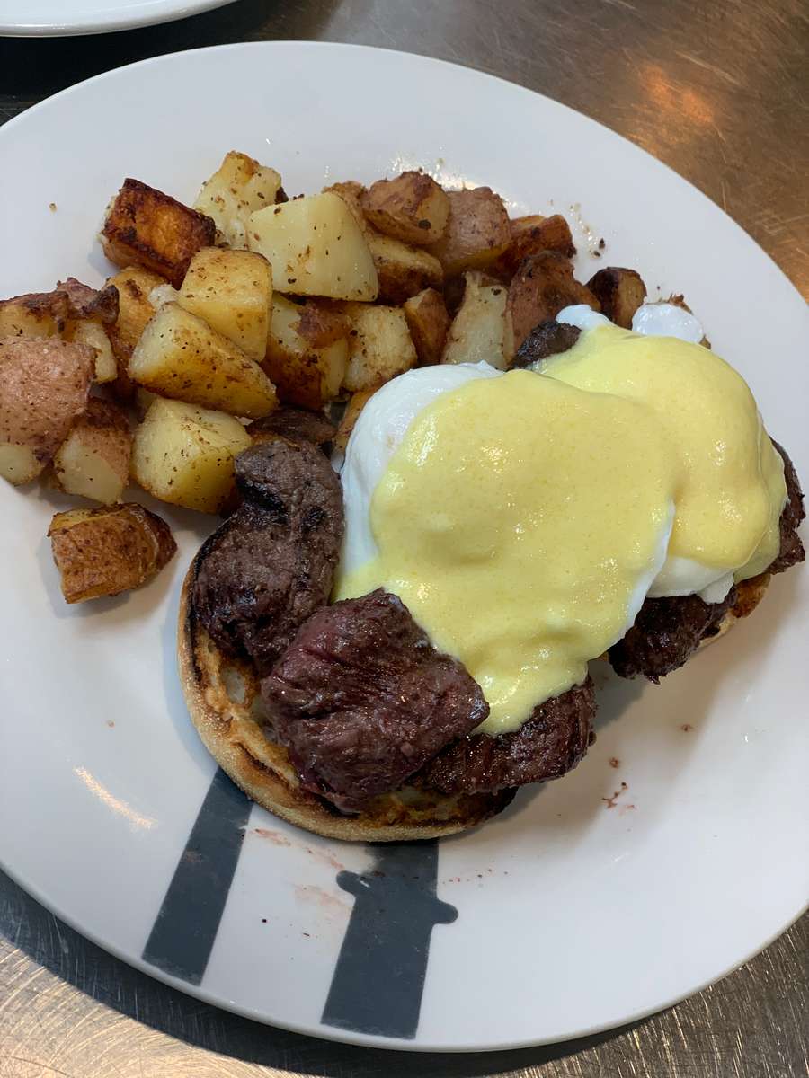 Steak Tip Benedict
