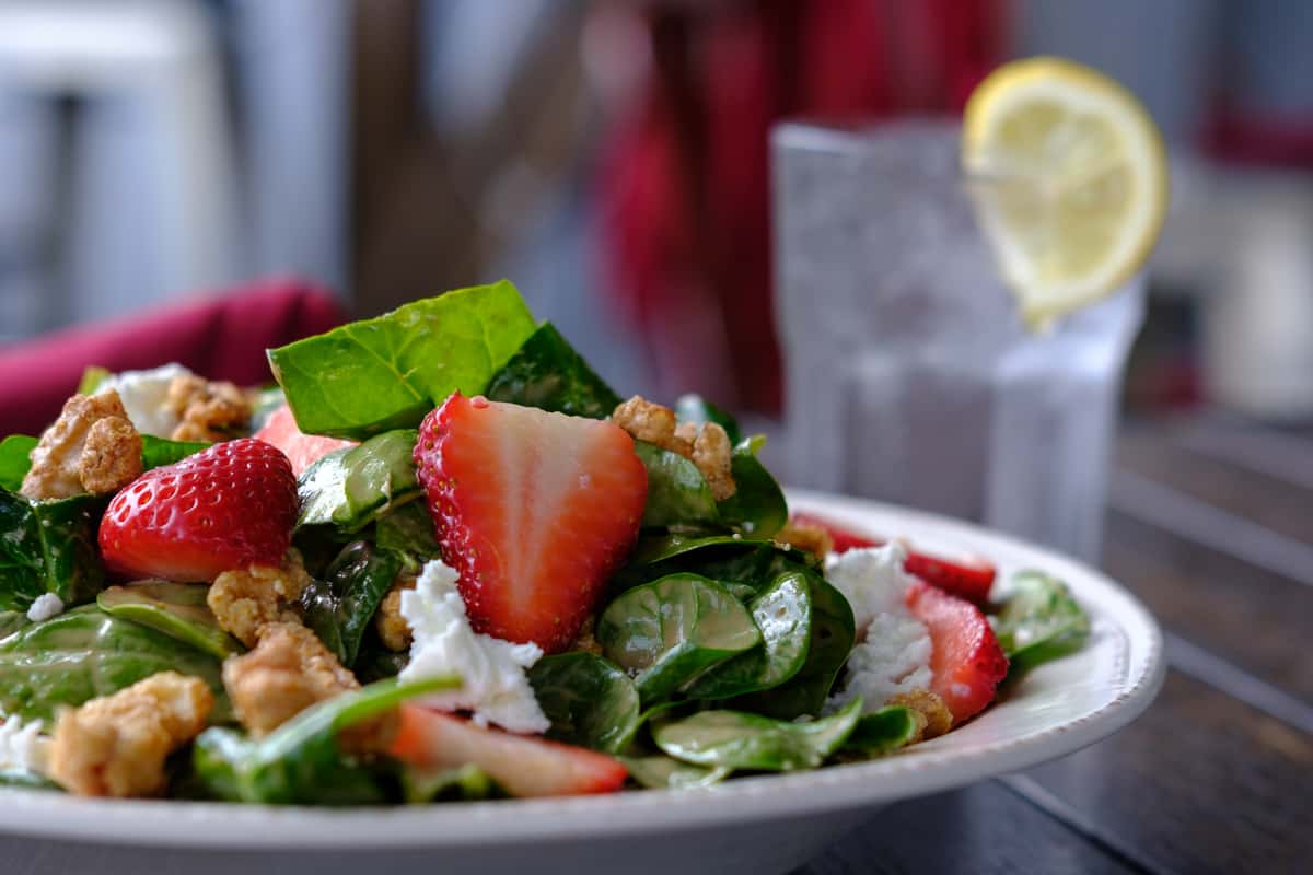 spinach berry salad