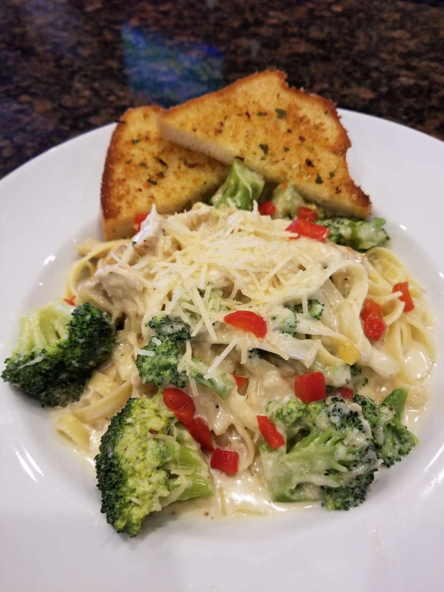 Chicken Alfredo - Citizens Grill