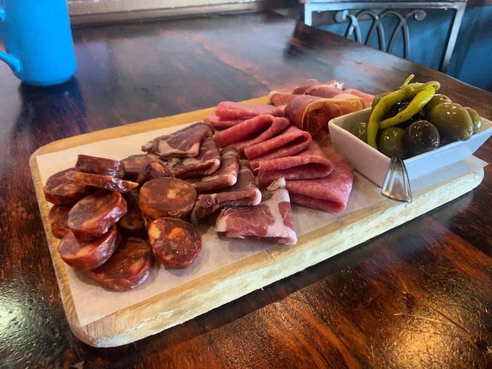 spanish-cured-meats-board-main-menu-tablas-woodstone-taverna-kaf