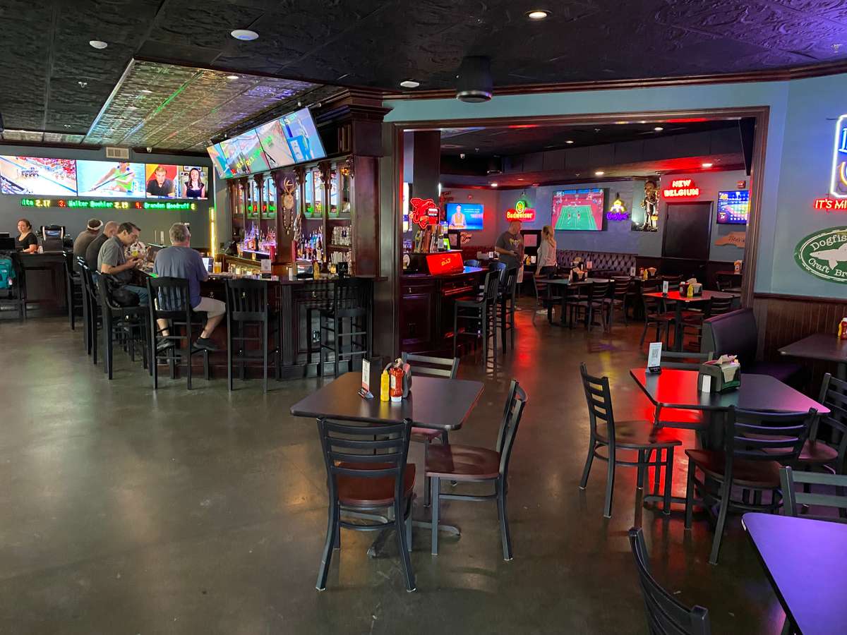 Woody's bar deals and grill