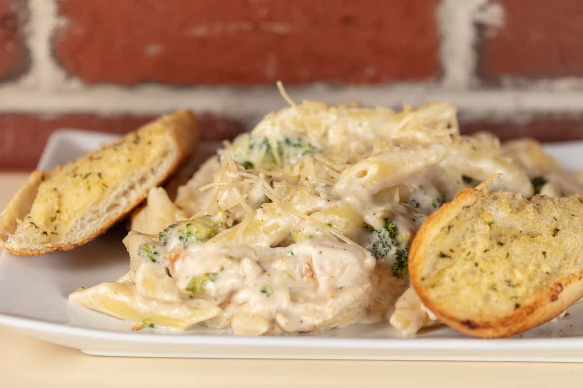 Chicken Alfredo With Broccoli