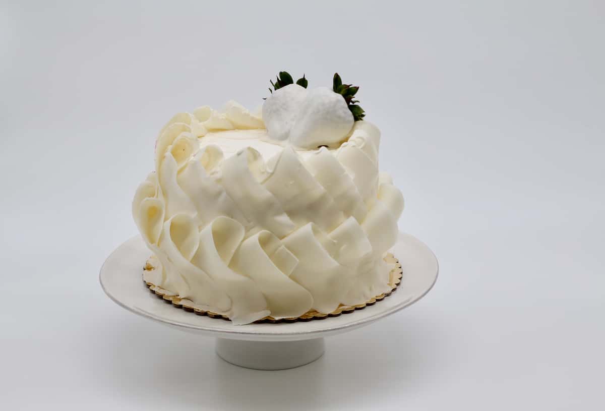 White Curl Cake