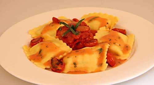 Ravioli with Tomato Sauce Tray