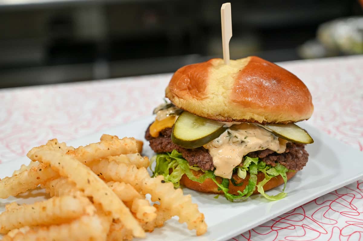 Betty Boop Burger - 4 Speed on 50s Diner - Restaurant in