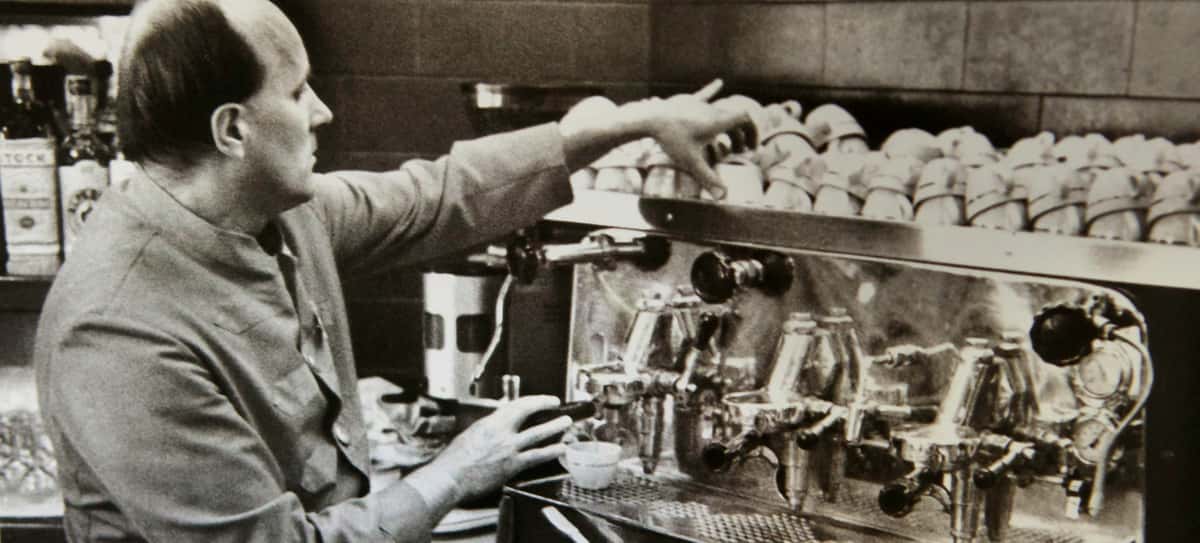 ESPRESSO MAKER PHOTO