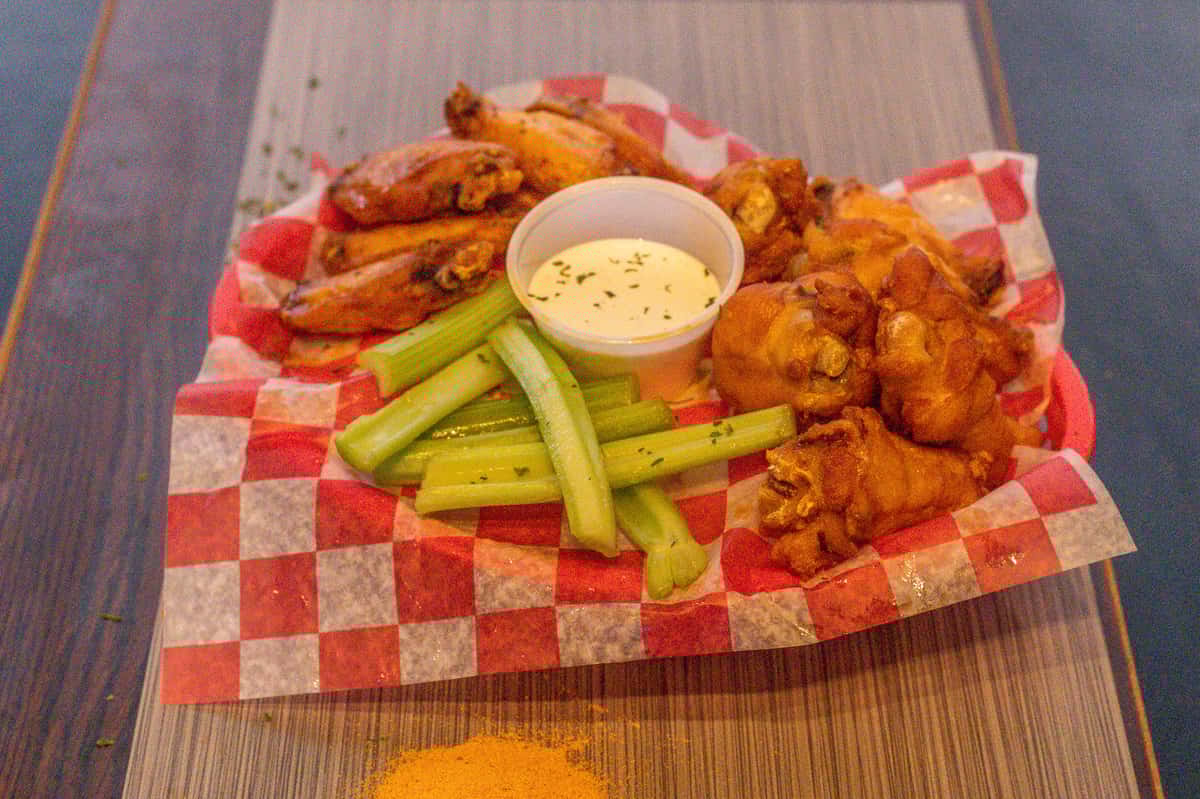 Wings (traditional or boneless)