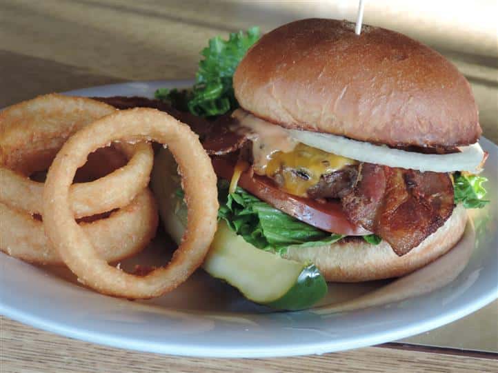 Charbroiled Bacon Cheeseburger*