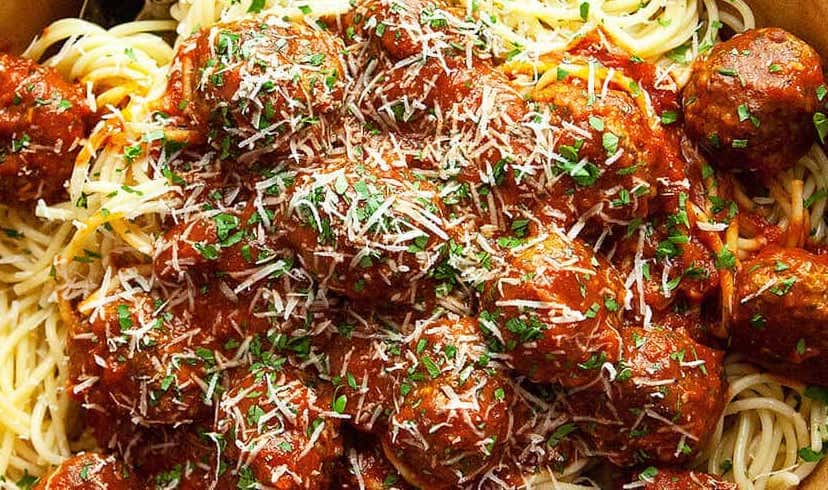Spaghetti & Srgb Meatballs W/ Garlic Bread