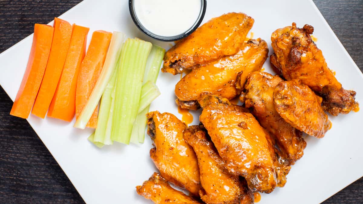 Chicken wings with celery and carrots