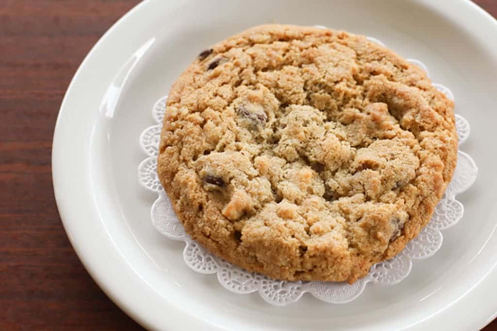 Chocolate Chip Cookie w/ Nuts