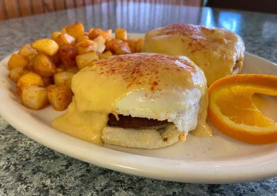 Crab Cakes Eggs Bendict
