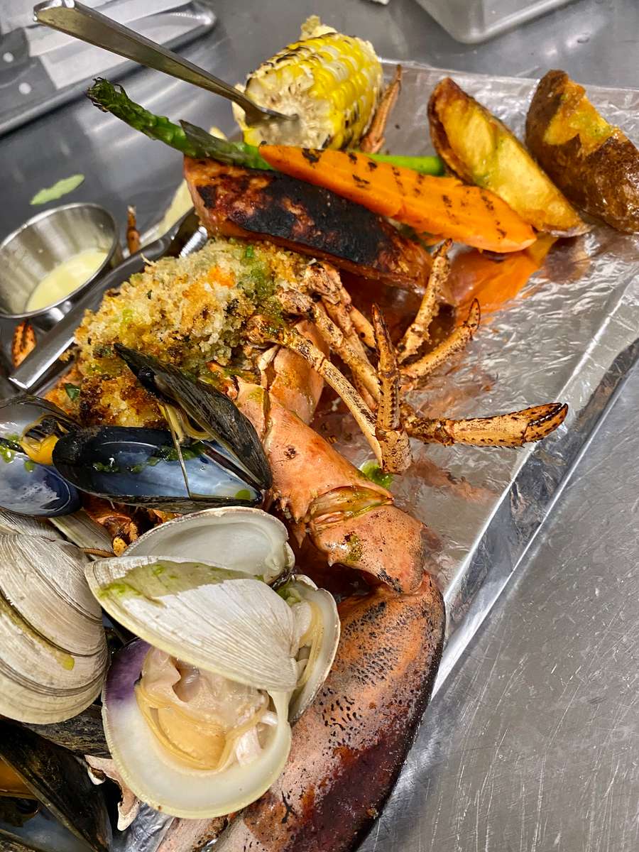 Knots Famous Lobster Clambake