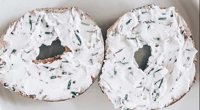 bagel with cream cheese